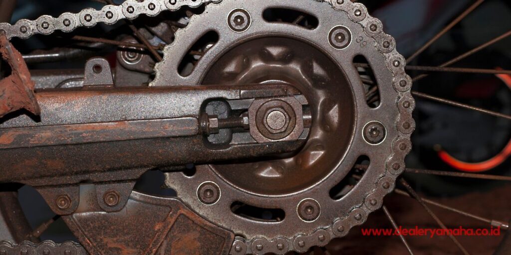 Ciri Rantai Motor Terlalu Kencang atau Kendur